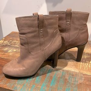 Page Kenneth Cole Reaction Booties great condition!
